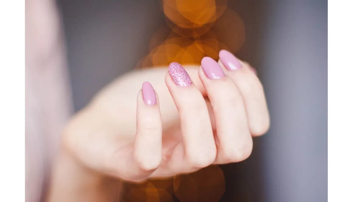 Jaki kształt paznokci wybrać, aby podkreślić urodę dłoni?