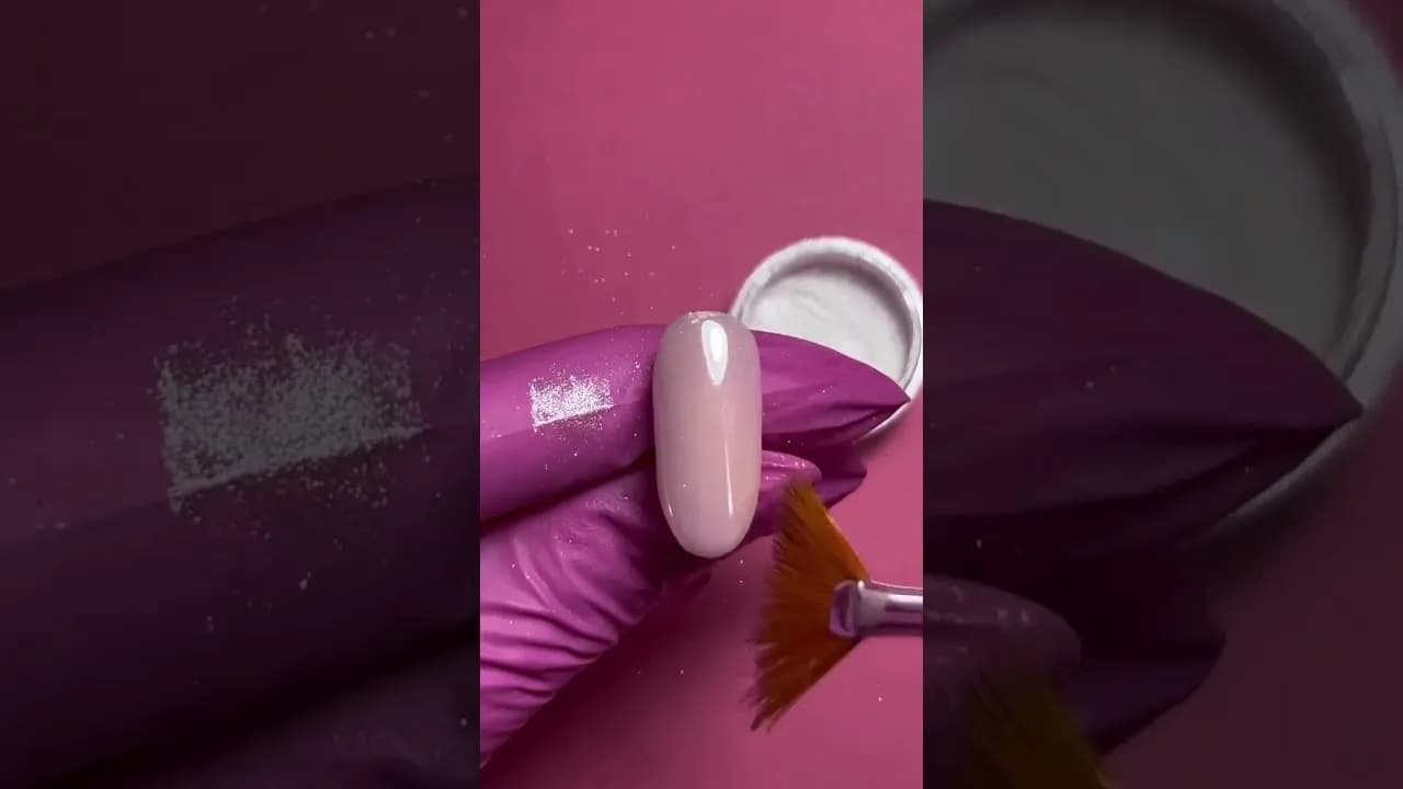 Jak wetrzeć pyłek w paznokcie, aby uzyskać perfekcyjny manicure