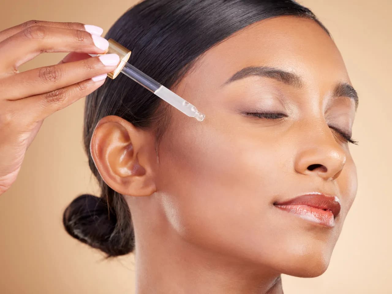 Czy można łączyć retinol z kwasem hialuronowym bez podrażnień?