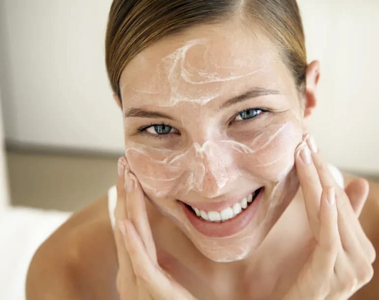 Metyloizotiazolinon w jakich kosmetykach? Uważaj na te składniki!