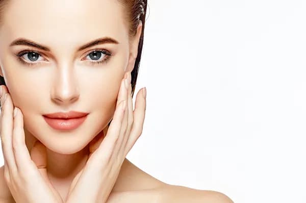 Powiększanie ust: ile trwa opuchlizna i jak ją zminimalizować?