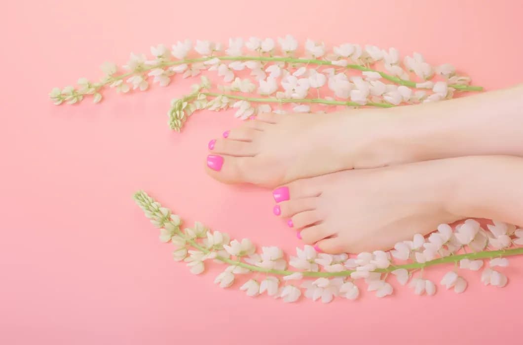 Czym zmiękczyć paznokcie? Skuteczne metody na twarde paznokcie