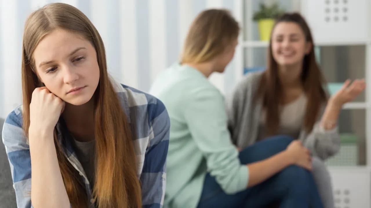 Syndrom odrzucenia objawy: poznaj skutki emocjonalne i fizyczne