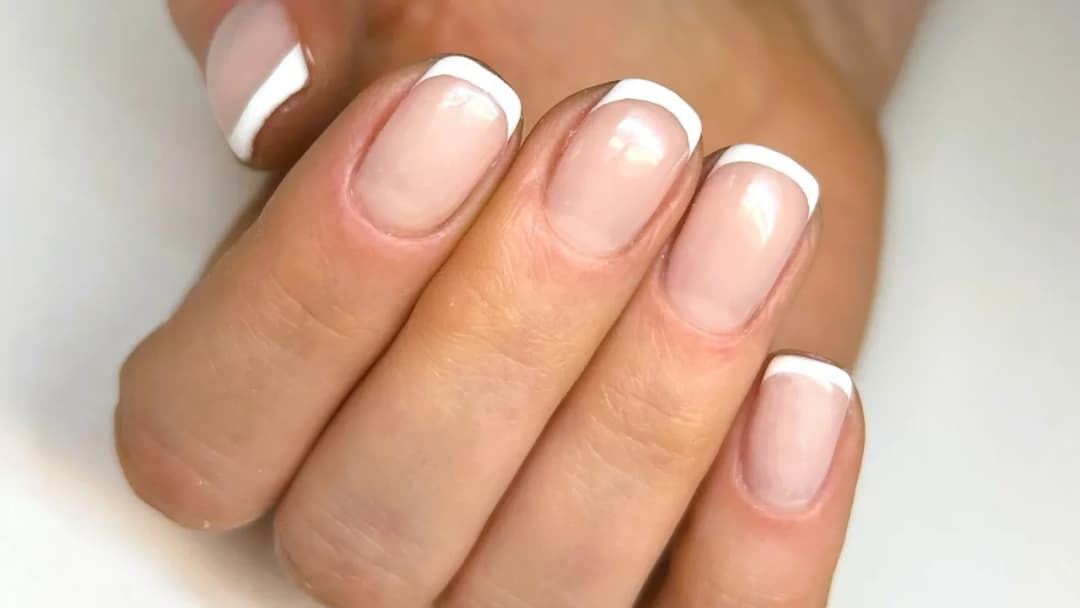 Ile kosztuje french manicure u kosmetyczki? Sprawdź ceny i porady